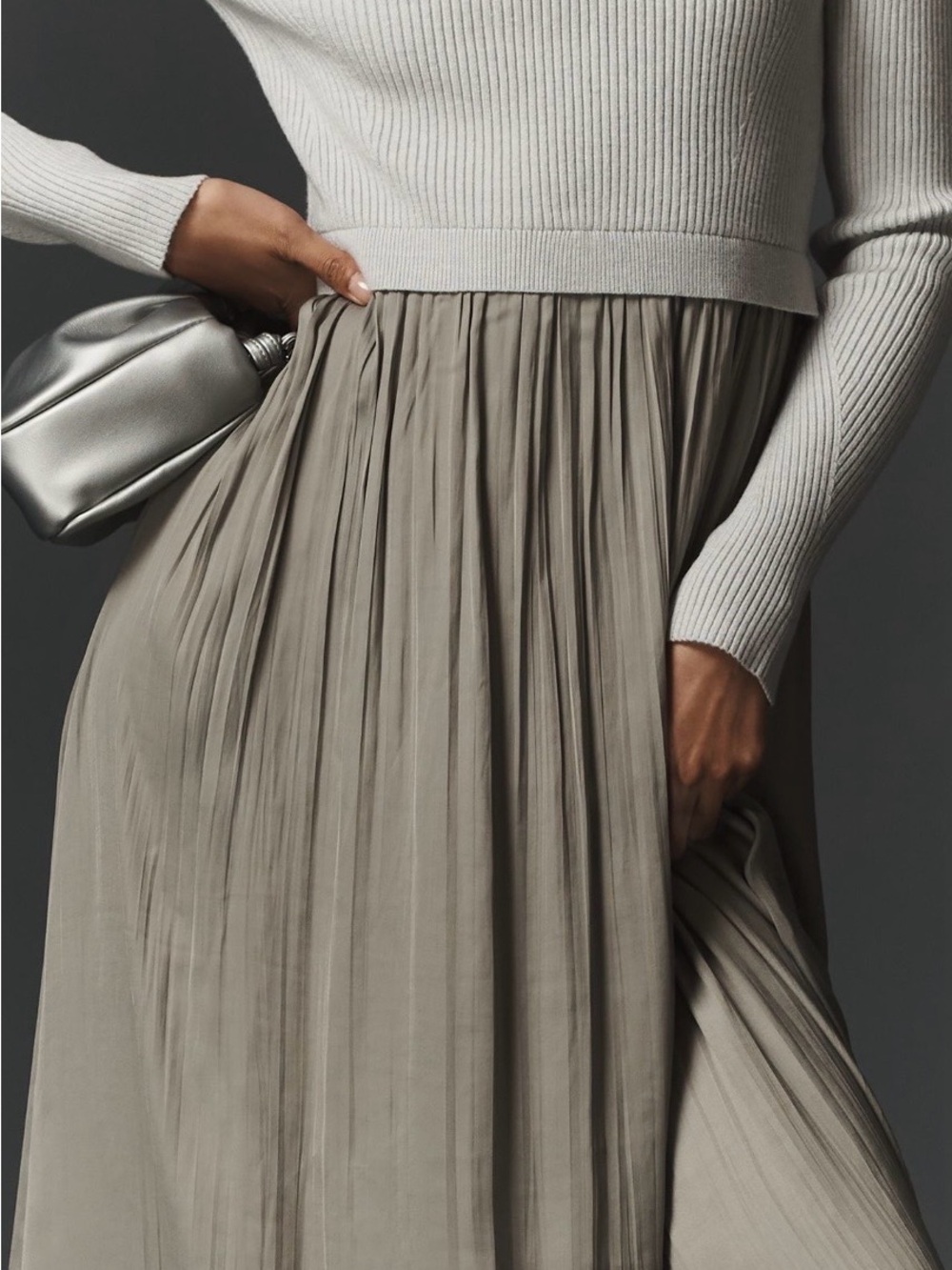 Elegant Olive Green Pleated Maxi Skirt - Women - Picture 3 of 4